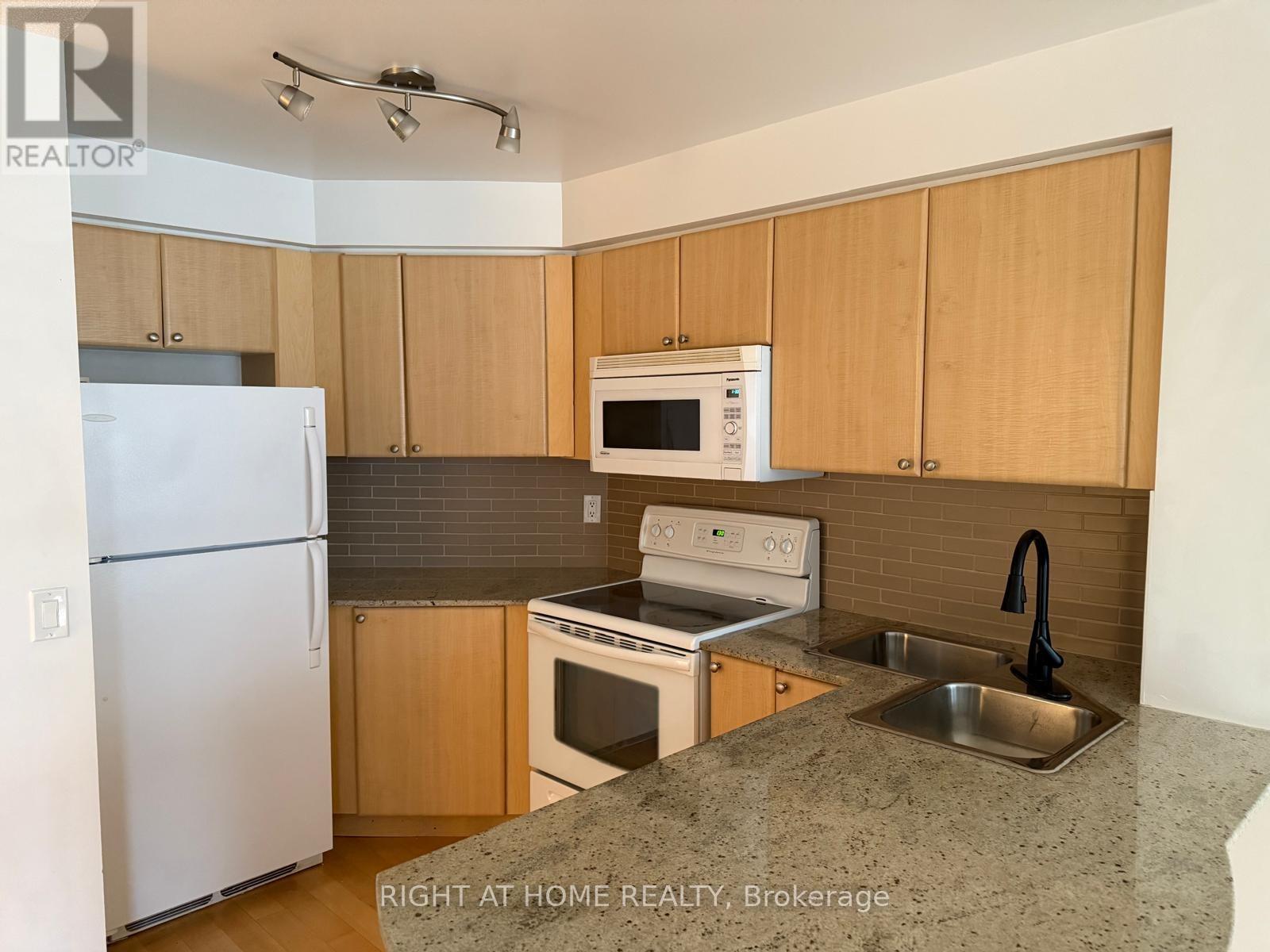 1613 - 763 Bay Street, Toronto, Ontario  M5G 2R3 - Photo 18 - C12639620
