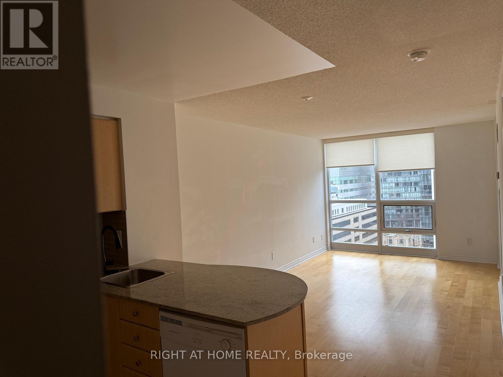 1613 - 763 Bay Street, Toronto, Ontario  M5G 2R3 - Photo 29 - C12639620