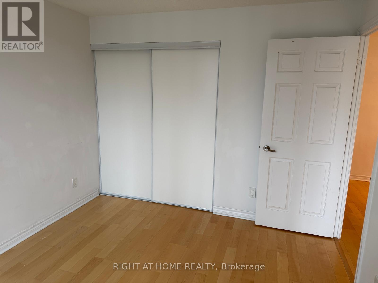 1613 - 763 Bay Street, Toronto, Ontario  M5G 2R3 - Photo 33 - C12639620