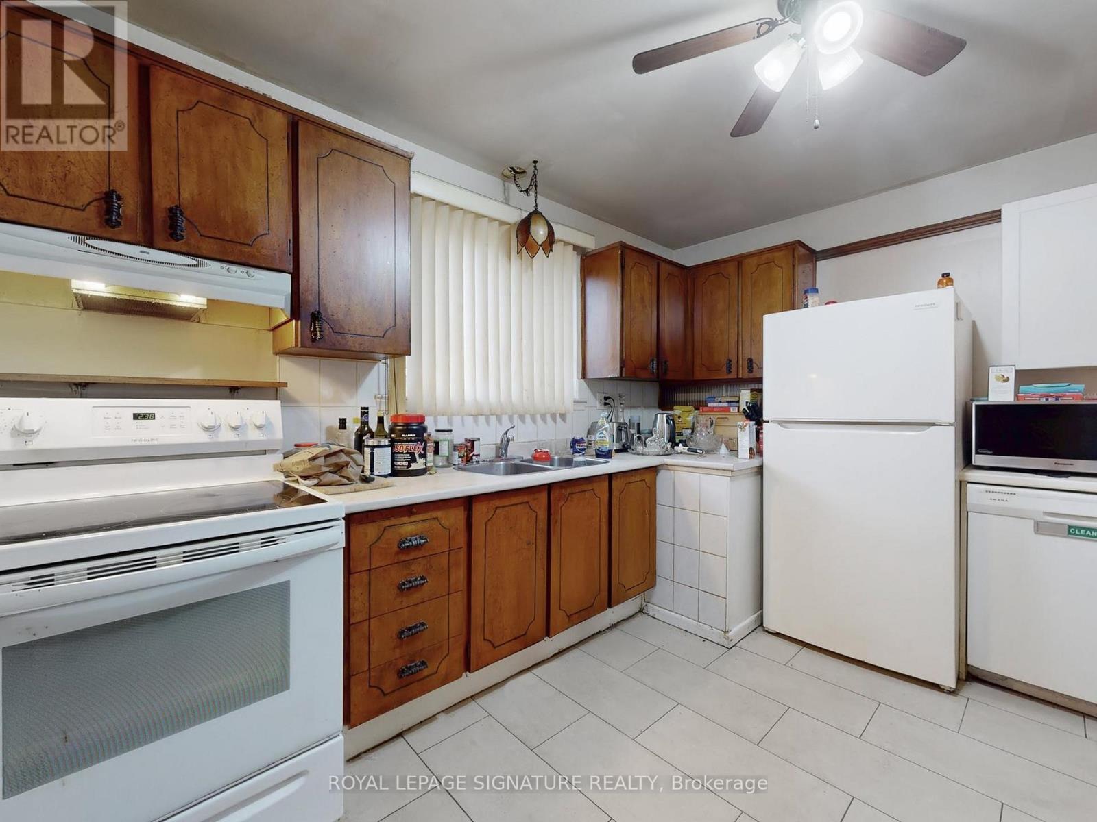 215 Woodsworth Road, Toronto, Ontario  M2L 2T5 - Photo 14 - C12643932