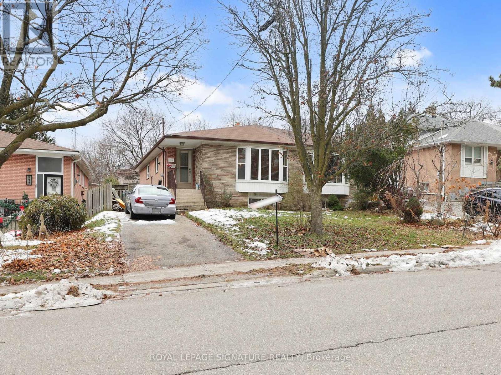 215 Woodsworth Road, Toronto, Ontario  M2L 2T5 - Photo 2 - C12643932