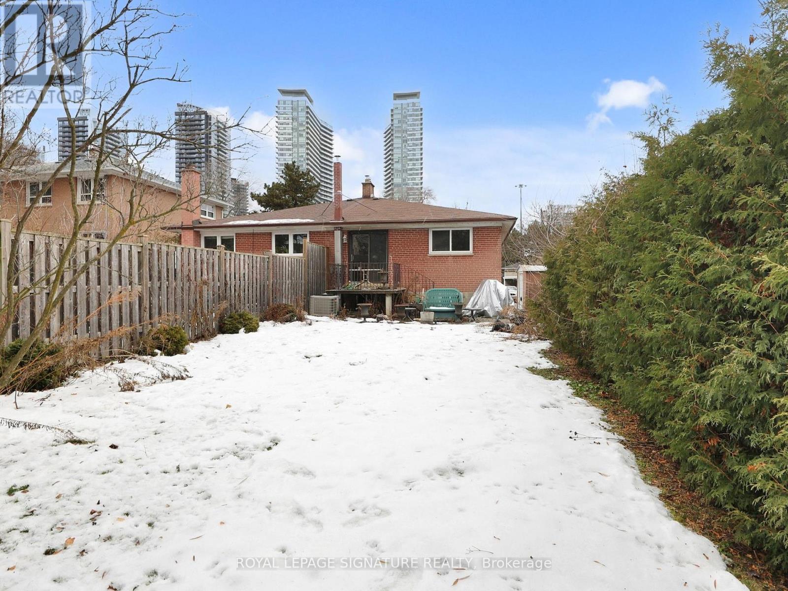 215 Woodsworth Road, Toronto, Ontario  M2L 2T5 - Photo 41 - C12643932