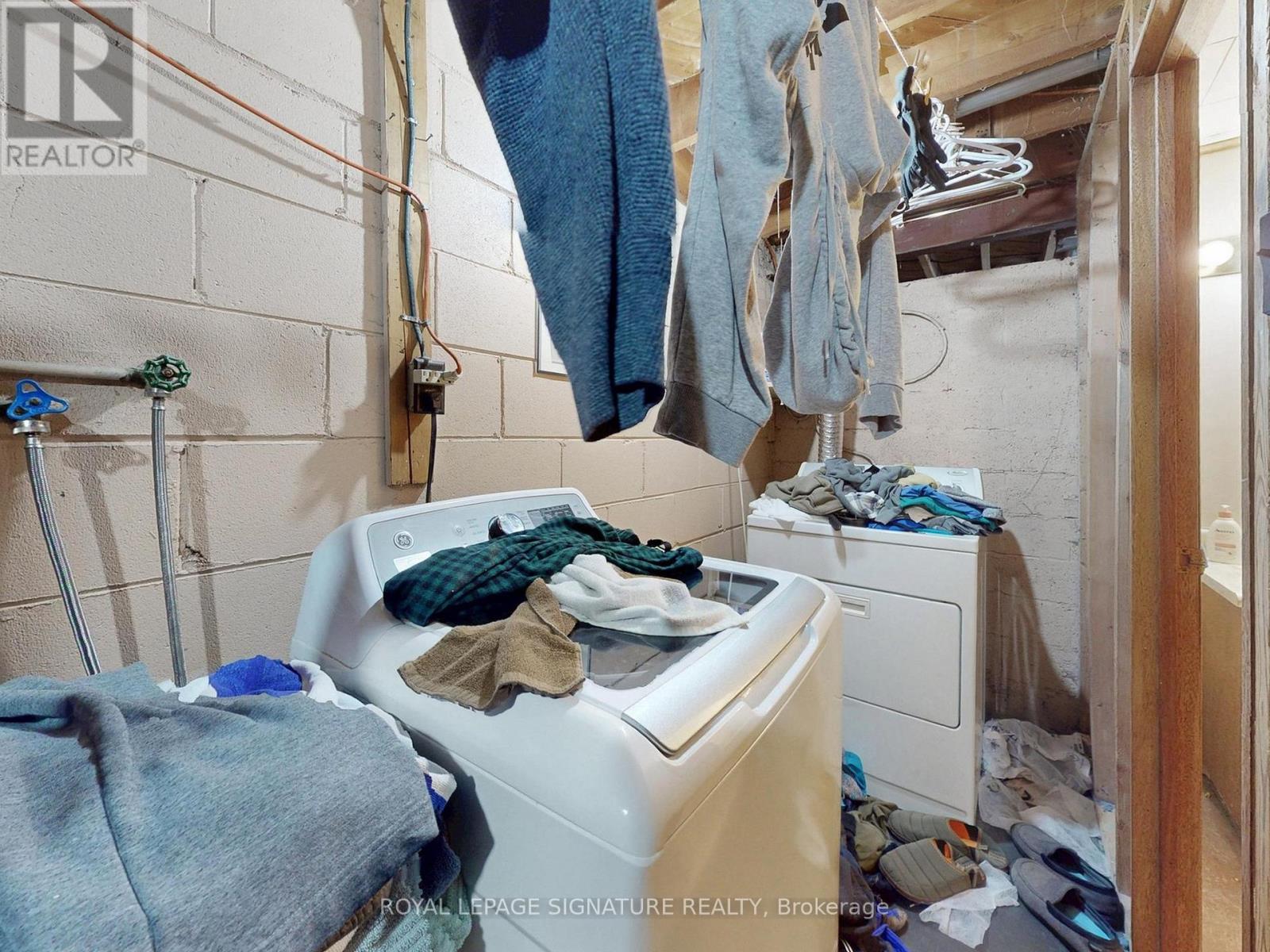 215 Woodsworth Road, Toronto, Ontario  M2L 2T5 - Photo 39 - C12643932