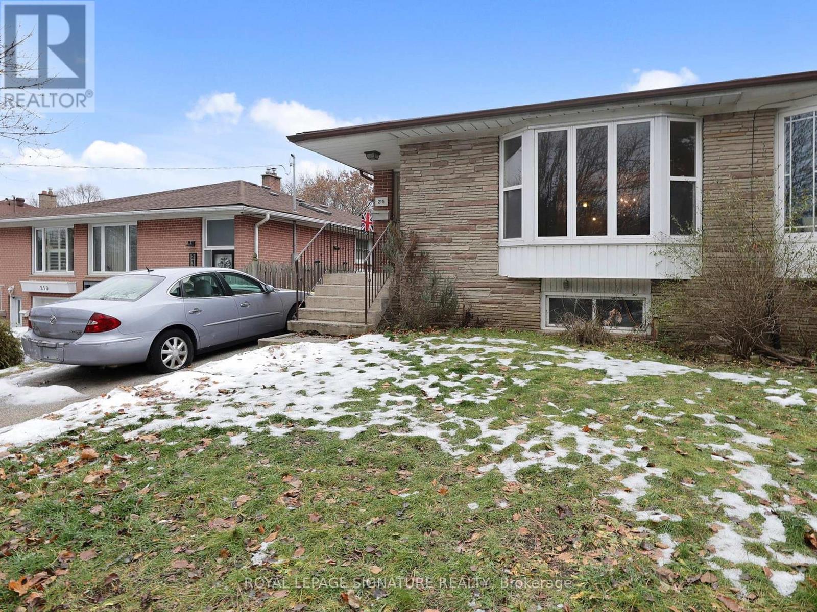 215 Woodsworth Road, Toronto, Ontario  M2L 2T5 - Photo 5 - C12643932