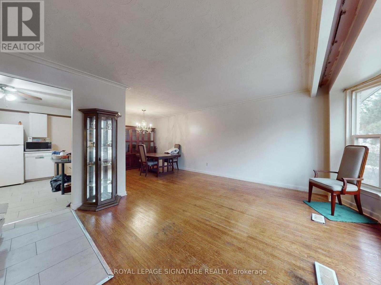 215 Woodsworth Road, Toronto, Ontario  M2L 2T5 - Photo 9 - C12643932