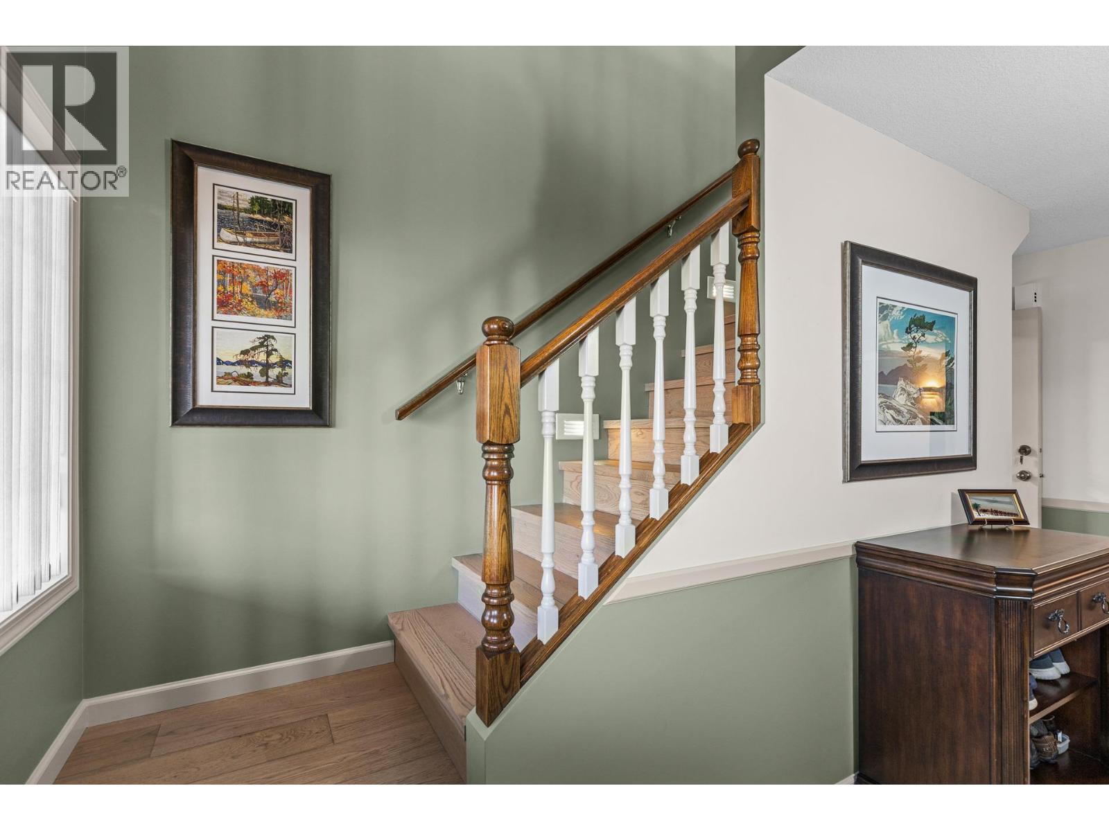 880 Mt Bulman Place, Vernon, British Columbia  V1B 2Z3 - Photo 4 - 10371180