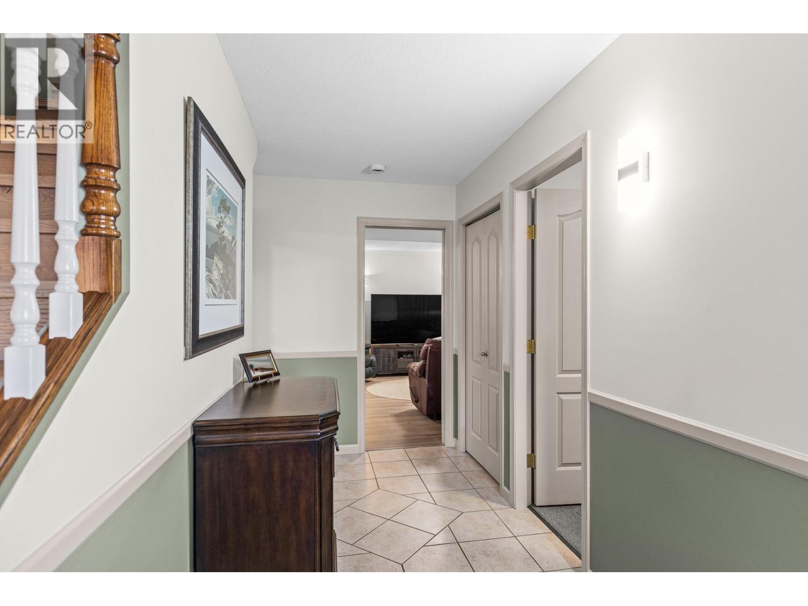 880 Mt Bulman Place, Vernon, British Columbia  V1B 2Z3 - Photo 5 - 10371180