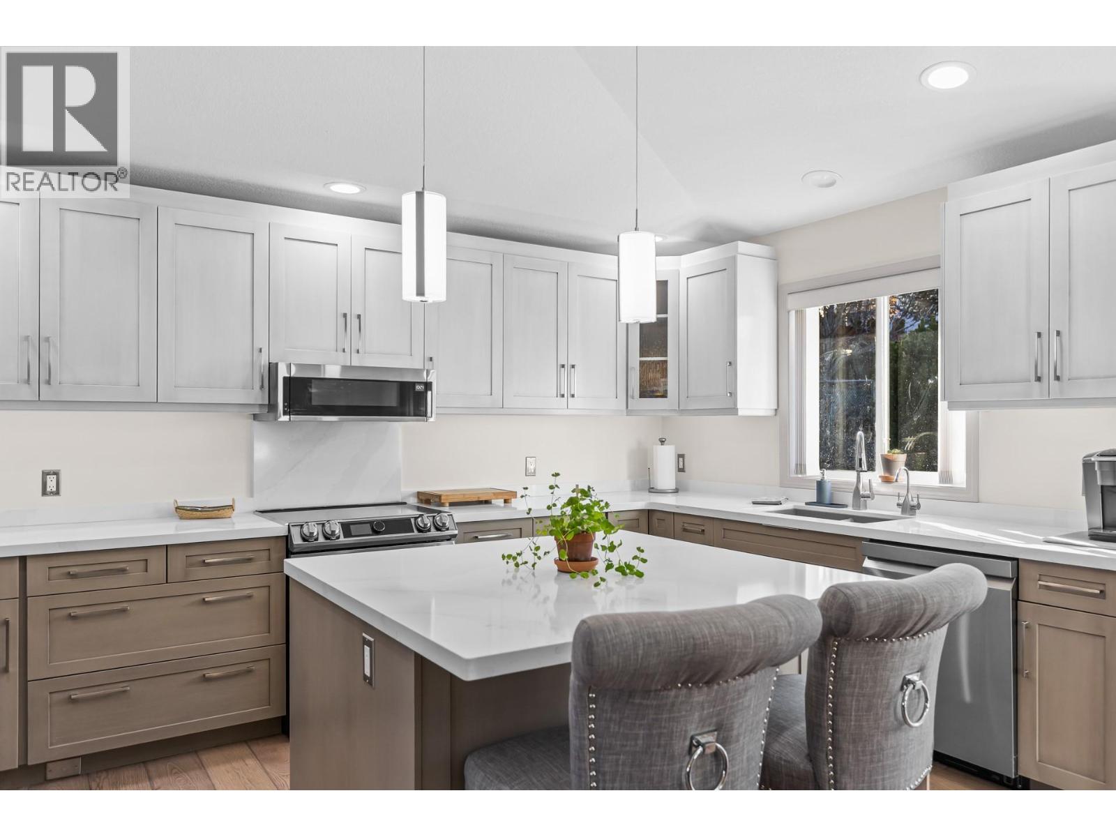 880 Mt Bulman Place, Vernon, British Columbia  V1B 2Z3 - Photo 9 - 10371180