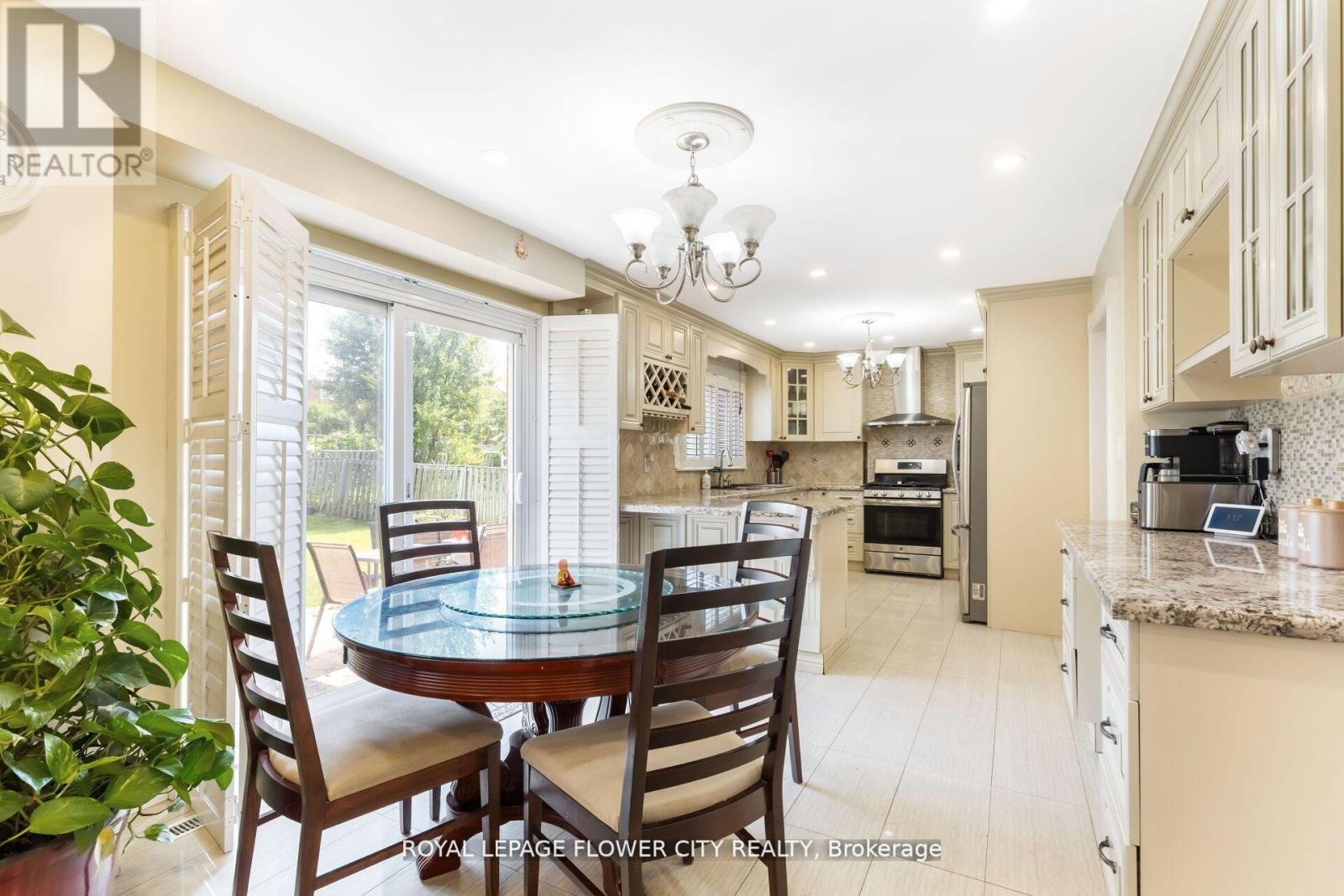 15 Thistle Ridge Drive Ne, Vaughan, Ontario  L2L 3K3 - Photo 13 - N12644962