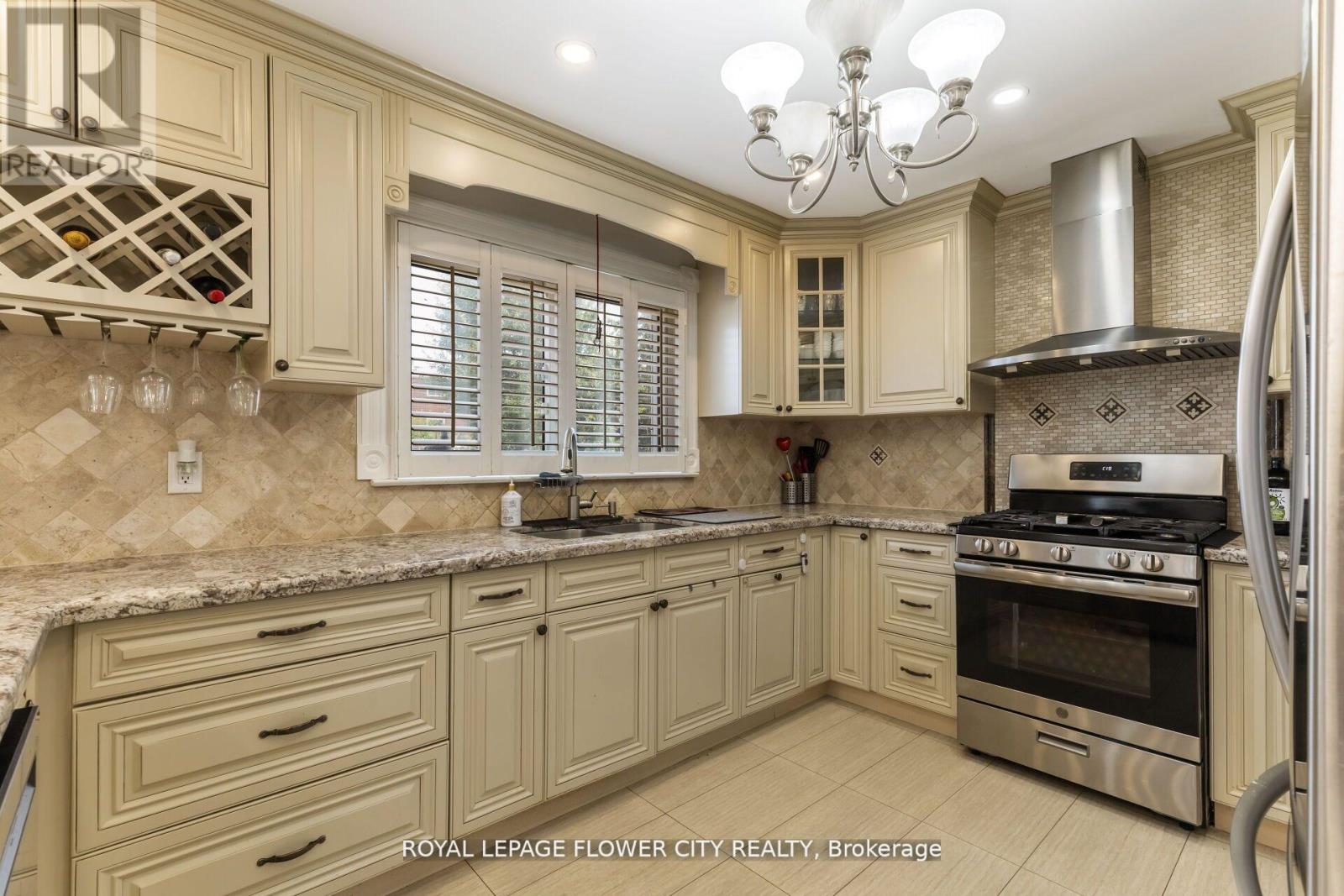 15 Thistle Ridge Drive Ne, Vaughan, Ontario  L2L 3K3 - Photo 16 - N12644962