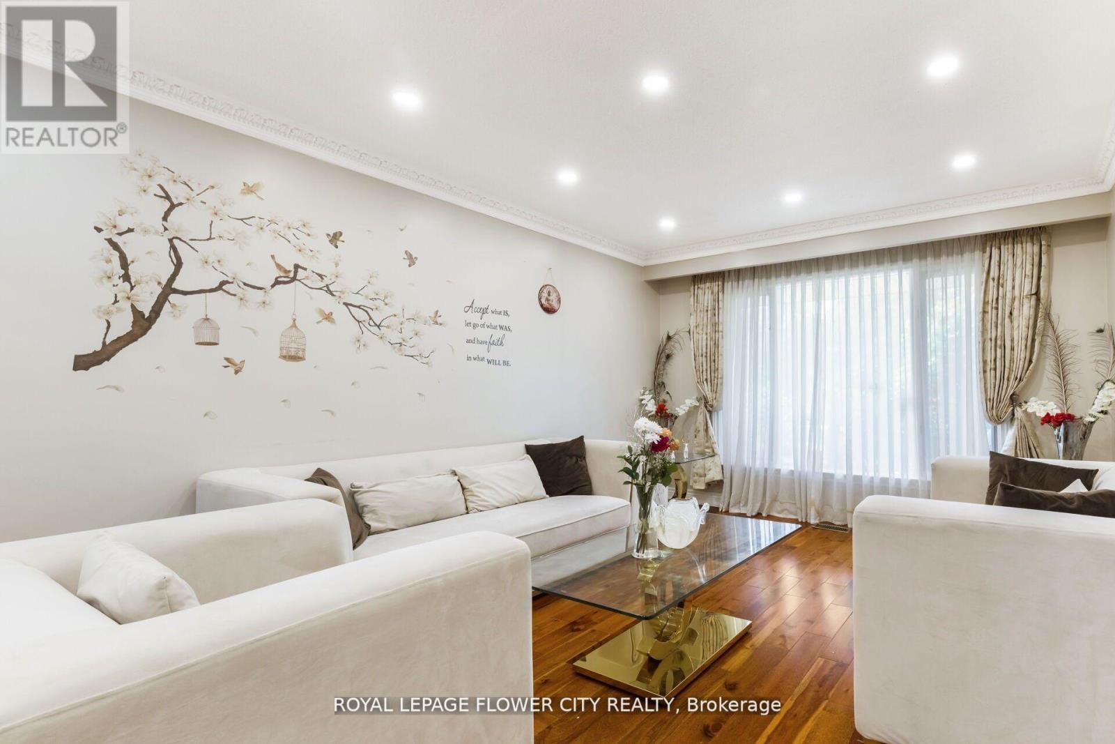 15 Thistle Ridge Drive Ne, Vaughan, Ontario  L2L 3K3 - Photo 6 - N12644962