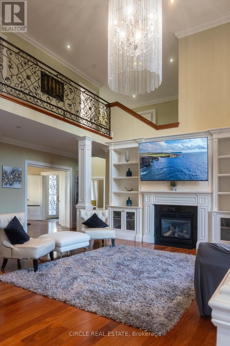 2489 Olinda Court, Mississauga, Ontario  L5C 4P5 - Photo 37 - W12496774