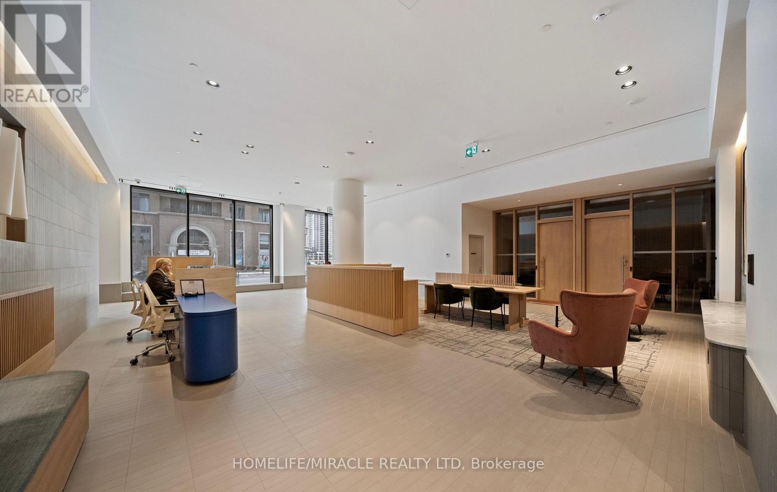 1711 - 395 Square One Drive, Mississauga, Ontario  L5B 0P6 - Photo 3 - W12644956