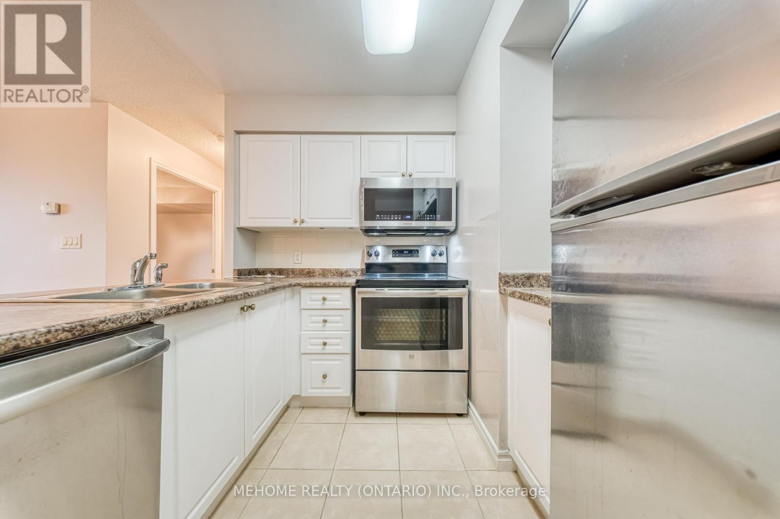 617 - 335 Rathburn Road W, Mississauga, Ontario  L5B 0C8 - Photo 12 - W12474075