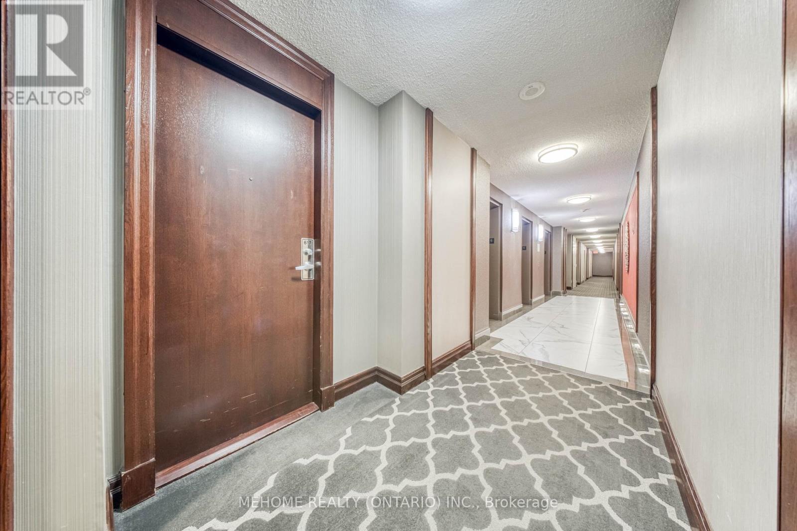 617 - 335 Rathburn Road W, Mississauga, Ontario  L5B 0C8 - Photo 5 - W12474075