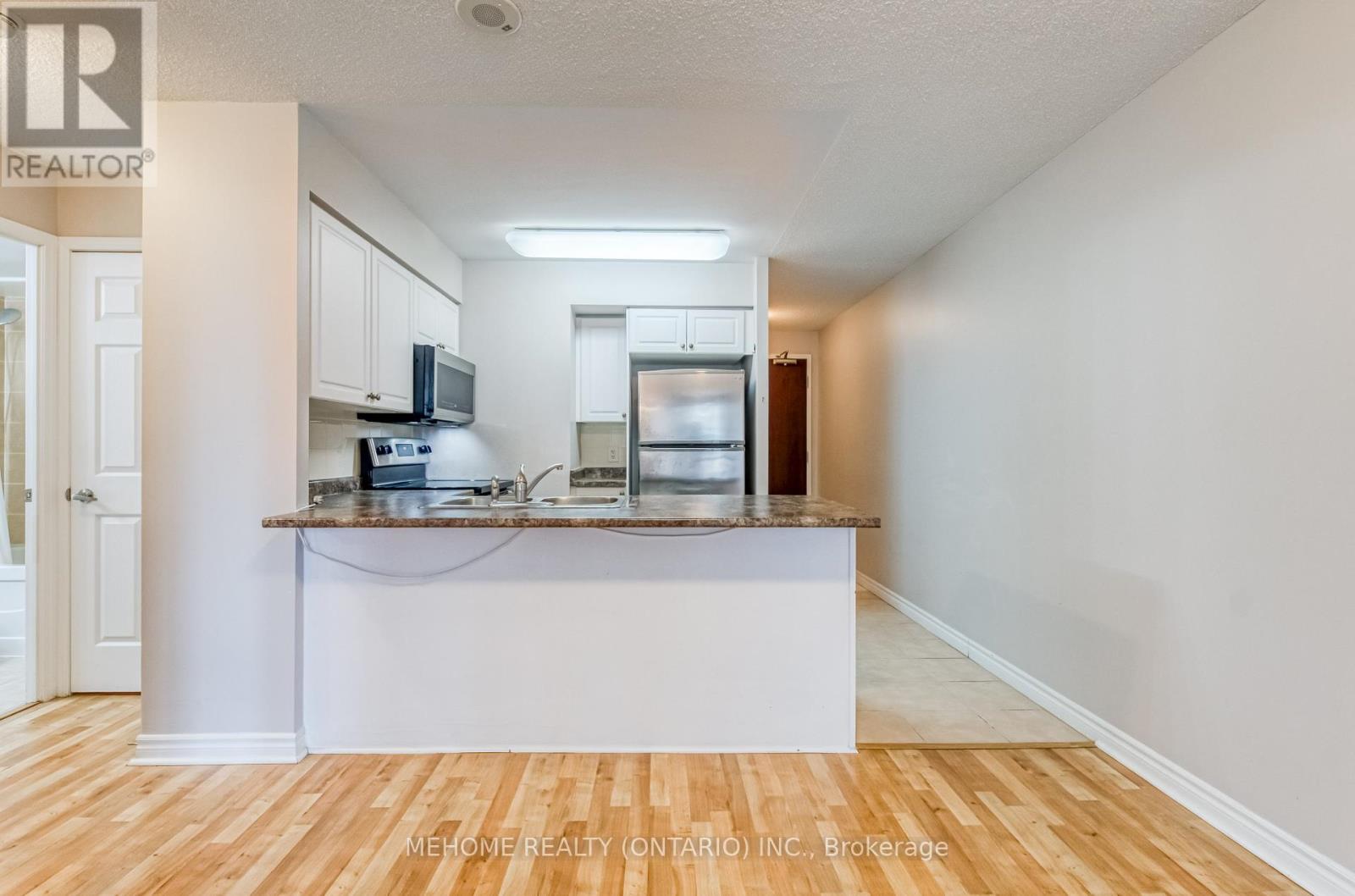 617 - 335 Rathburn Road W, Mississauga, Ontario  L5B 0C8 - Photo 16 - W12474075