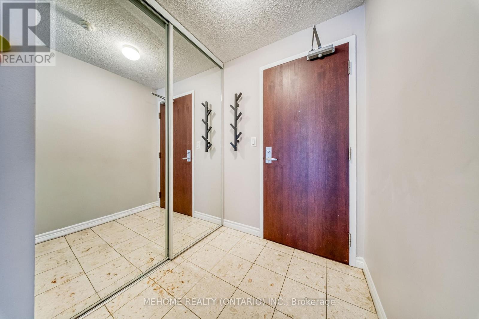 617 - 335 Rathburn Road W, Mississauga, Ontario  L5B 0C8 - Photo 18 - W12474075