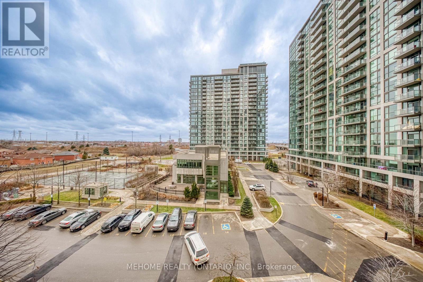 617 - 335 Rathburn Road W, Mississauga, Ontario  L5B 0C8 - Photo 6 - W12474075