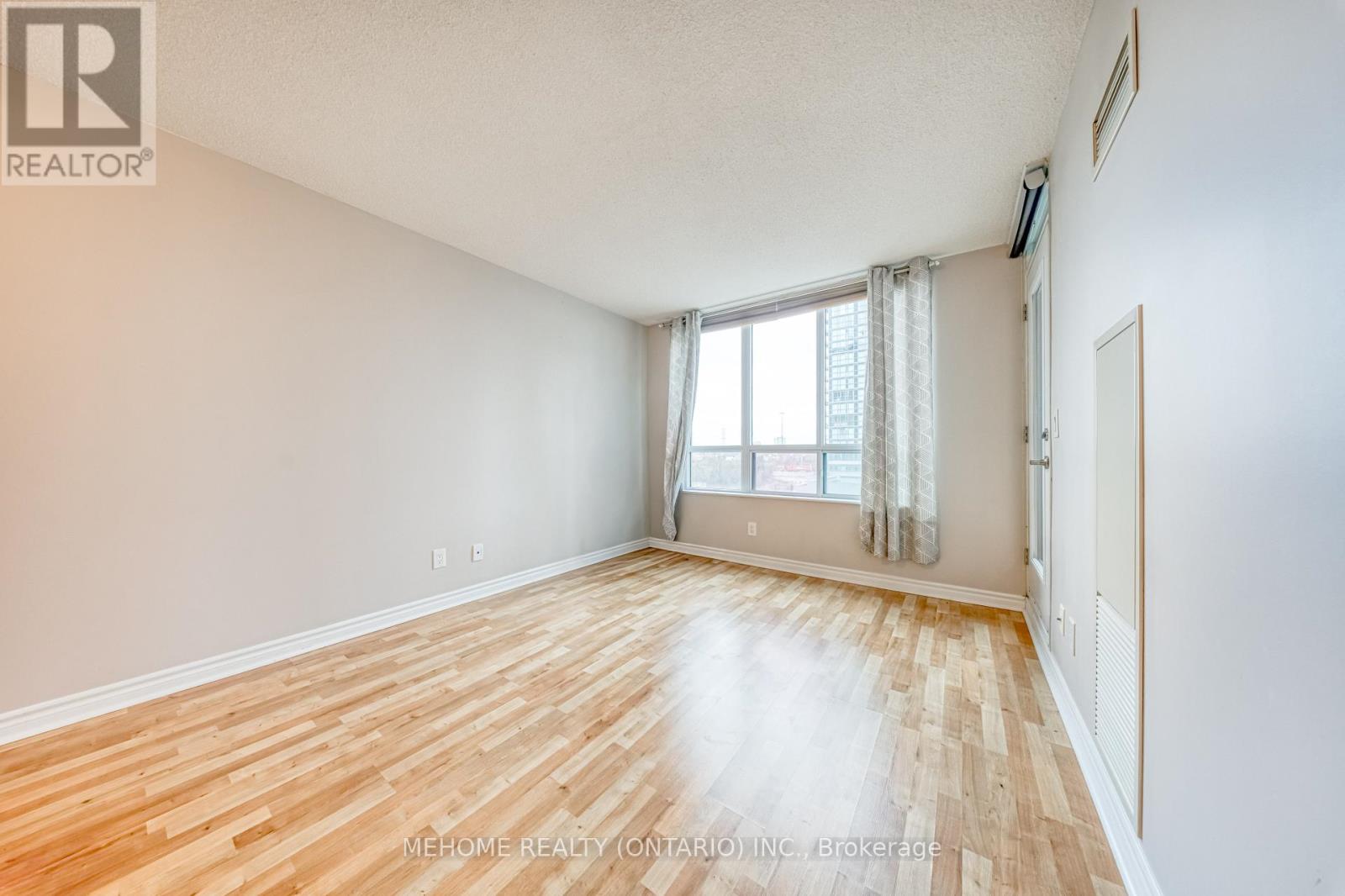617 - 335 Rathburn Road W, Mississauga, Ontario  L5B 0C8 - Photo 11 - W12474075