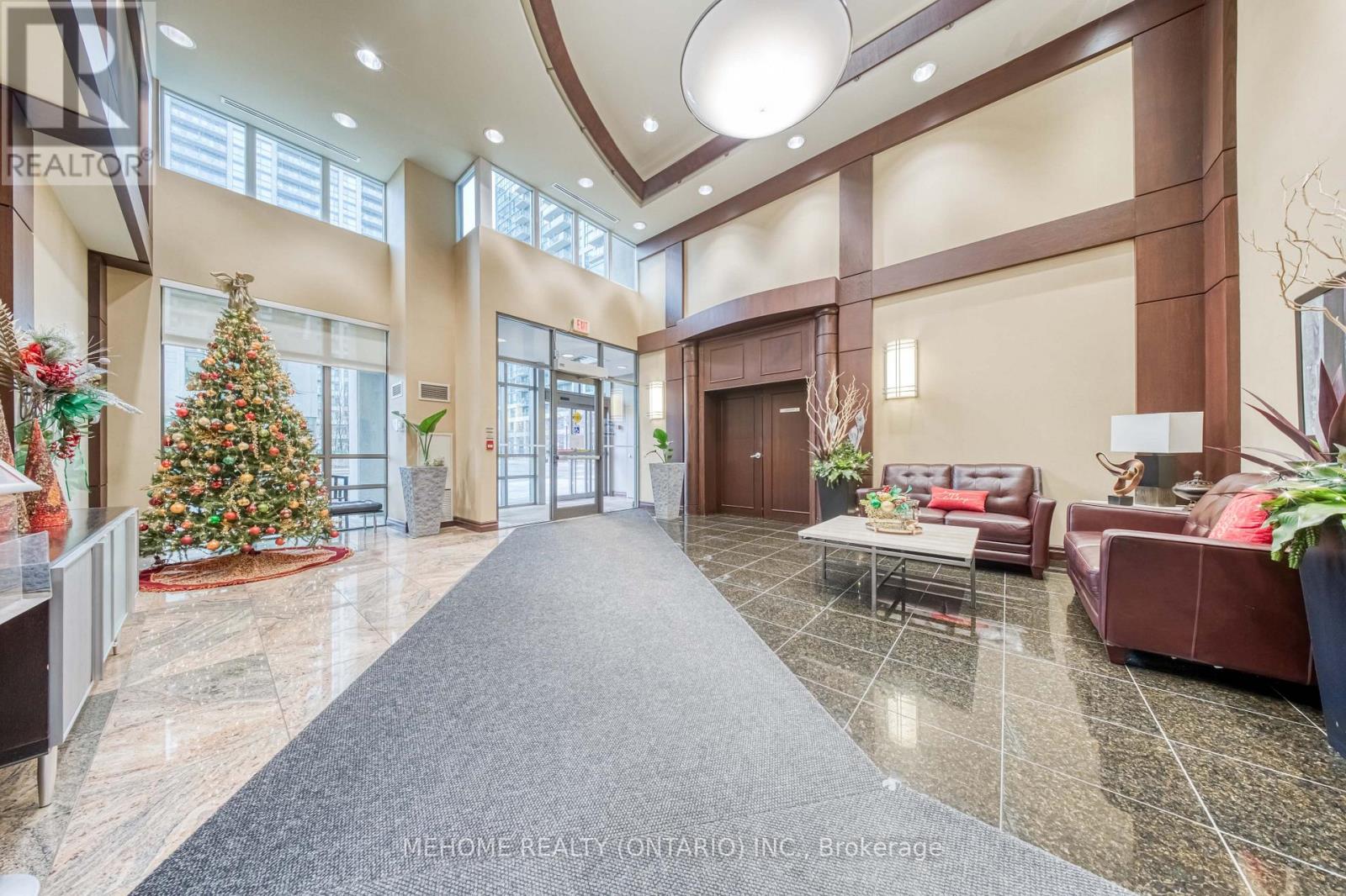 617 - 335 Rathburn Road W, Mississauga, Ontario  L5B 0C8 - Photo 4 - W12474075