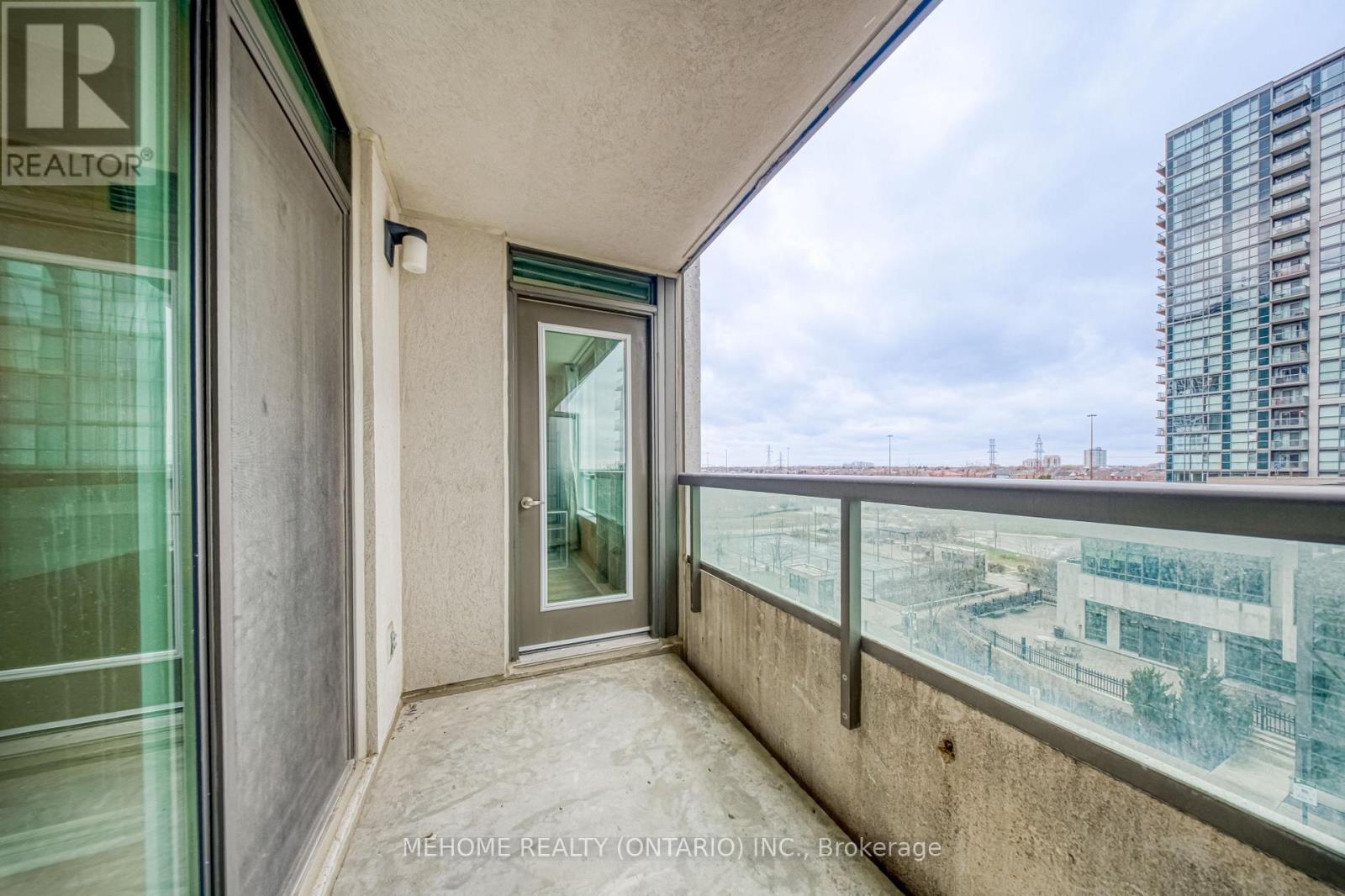 617 - 335 Rathburn Road W, Mississauga, Ontario  L5B 0C8 - Photo 7 - W12474075