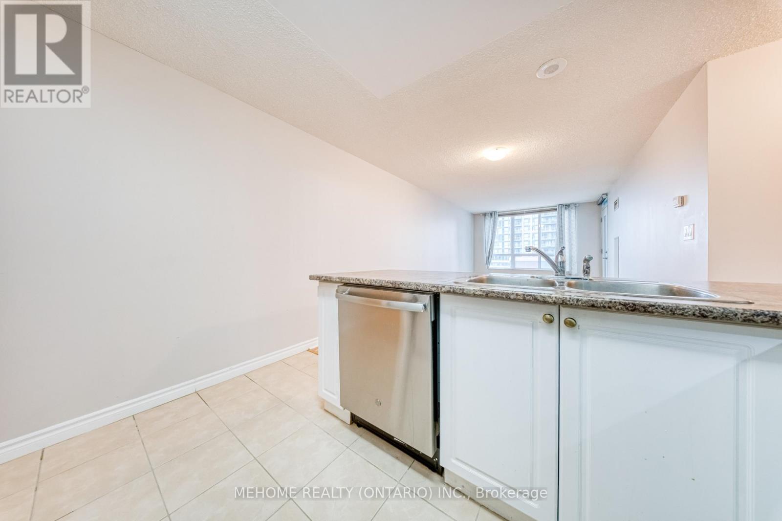 617 - 335 Rathburn Road W, Mississauga, Ontario  L5B 0C8 - Photo 15 - W12474075