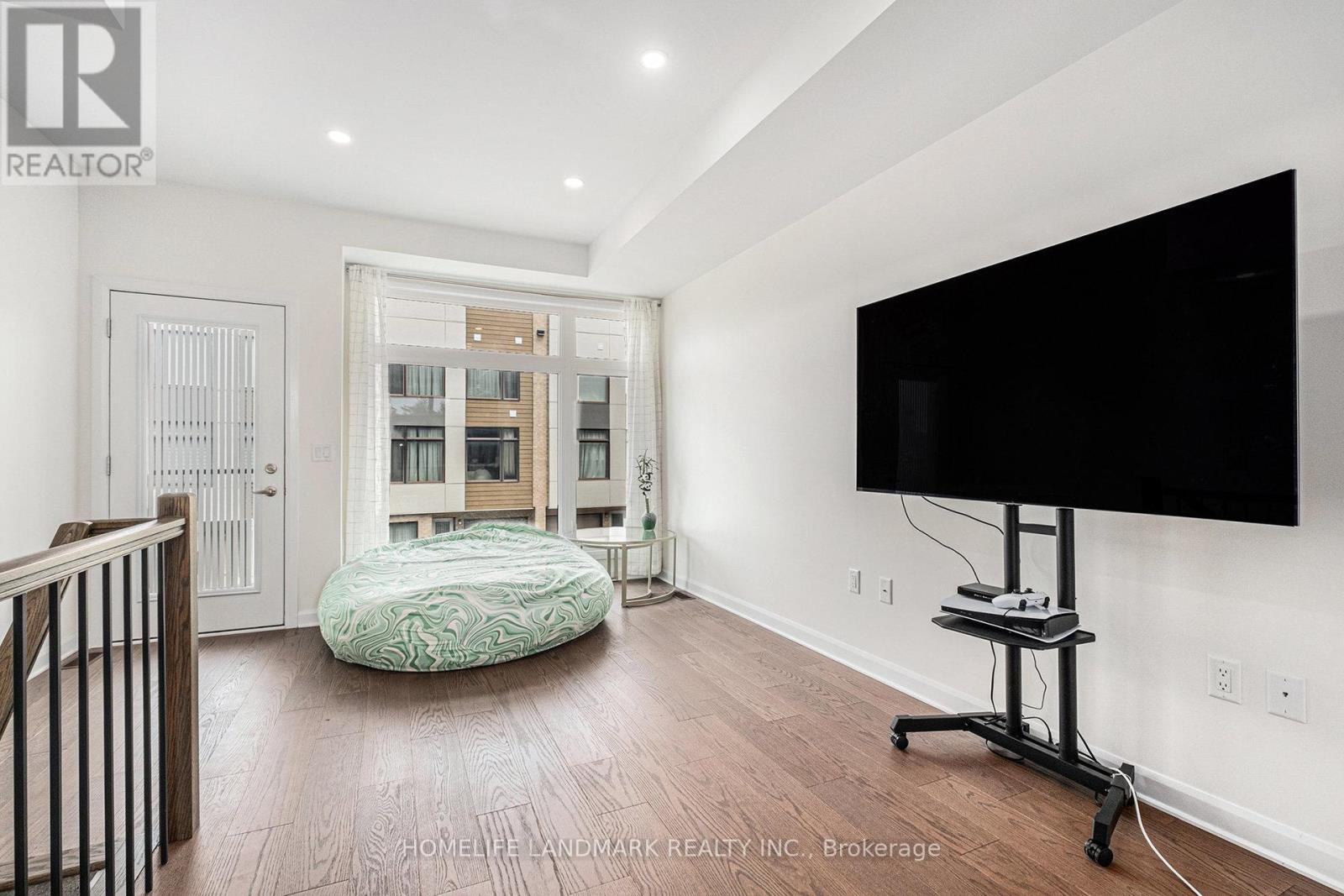 308 Foliage Private, Ottawa, Ontario  K2H 0C5 - Photo 6 - X12611162