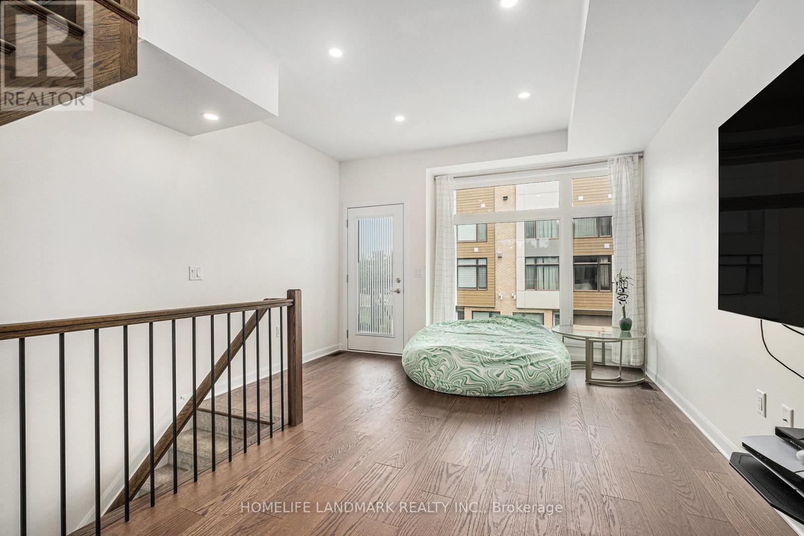 308 Foliage Private, Ottawa, Ontario  K2H 0C5 - Photo 7 - X12611162