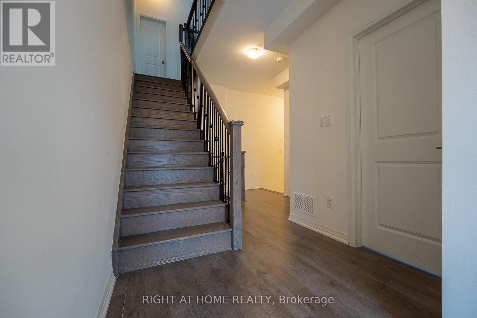 131 Markland Street, Markham, Ontario L6C 3B5 - Photo 3 - N12645026