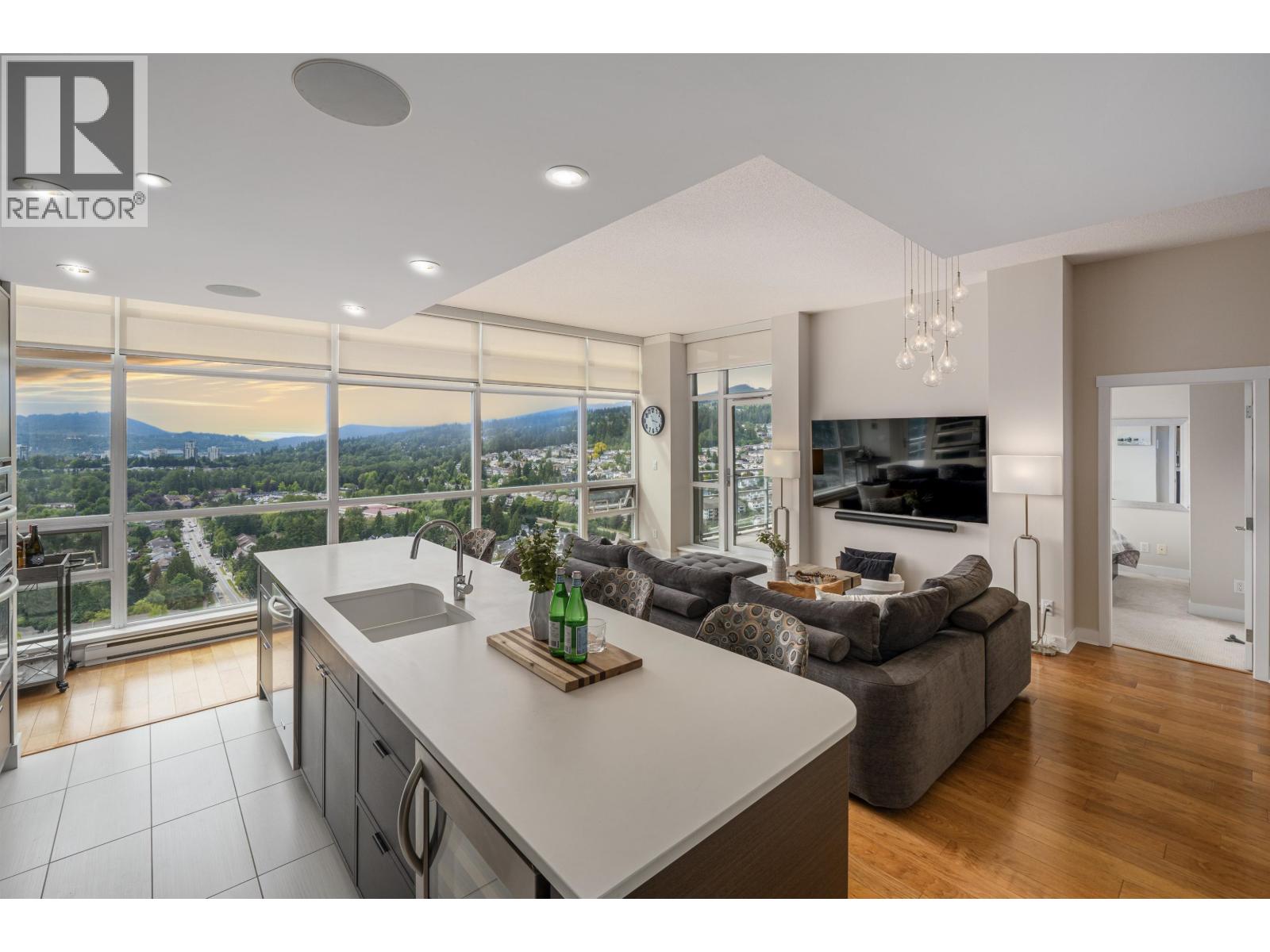 3401 2968 Glen Drive, Coquitlam, British Columbia  V3B 0C4 - Photo 7 - R3045644