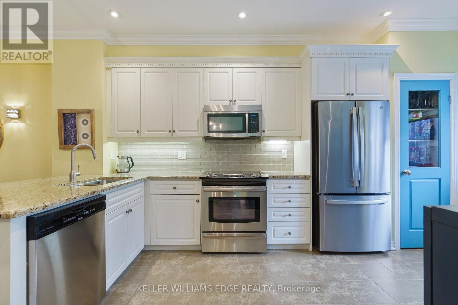 46 - 337 Beach Boulevard, Hamilton, Ontario  L8H 6W4 - Photo 3 - X12645014