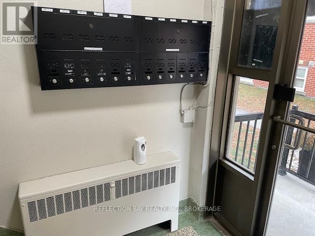 3 - 5 Applewood Avenue, Hamilton (Stoney Creek), Ontario  L8G 3S4 - Photo 5 - X12645042