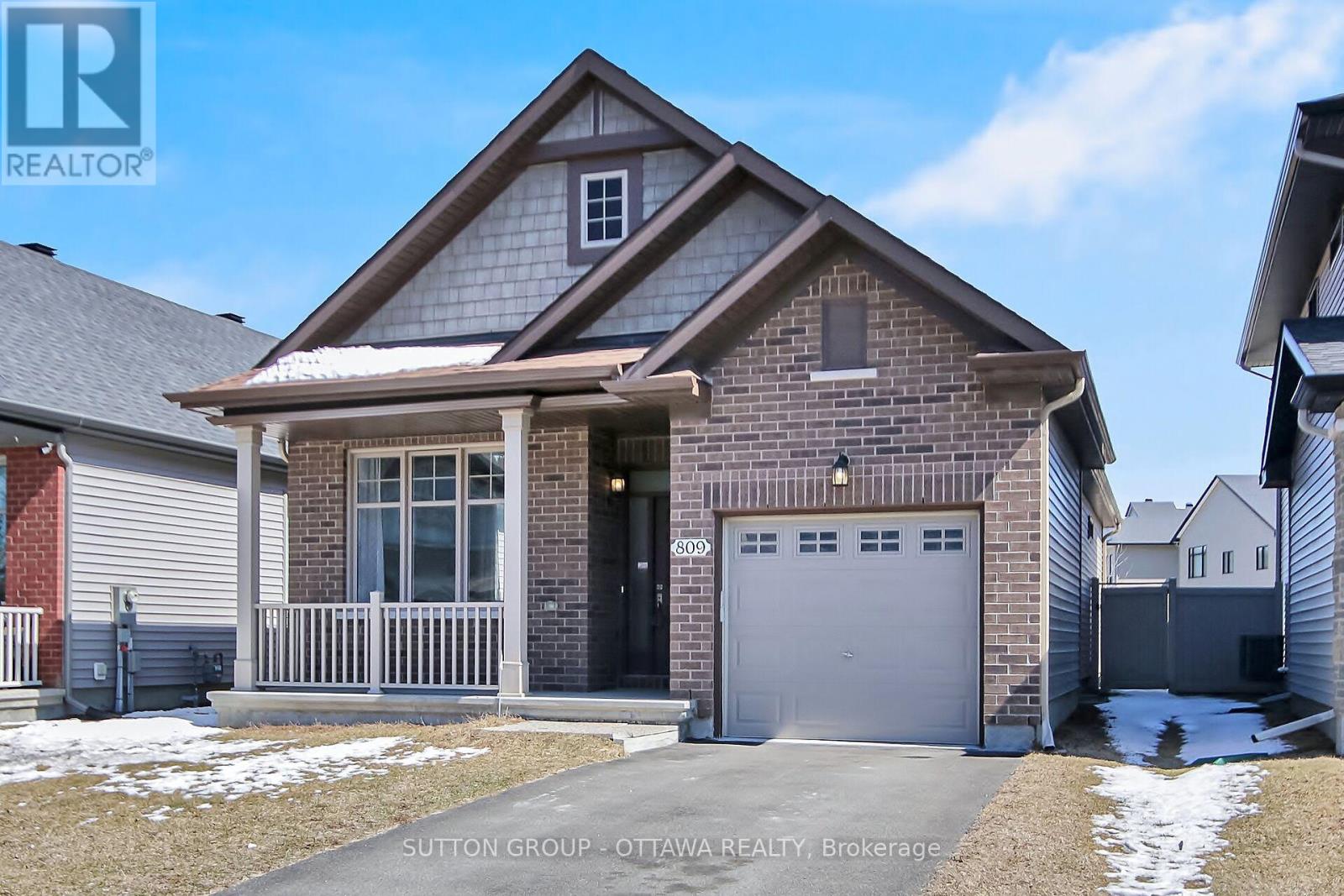 809 CARNELIAN CRESCENT, Ottawa, Ontario