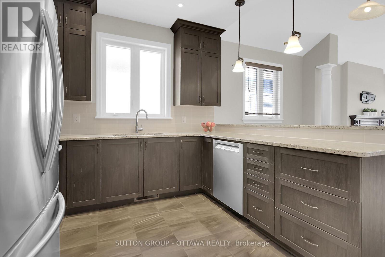 809 Carnelian Crescent, Ottawa, Ontario  K1X 0A8 - Photo 12 - X12295068