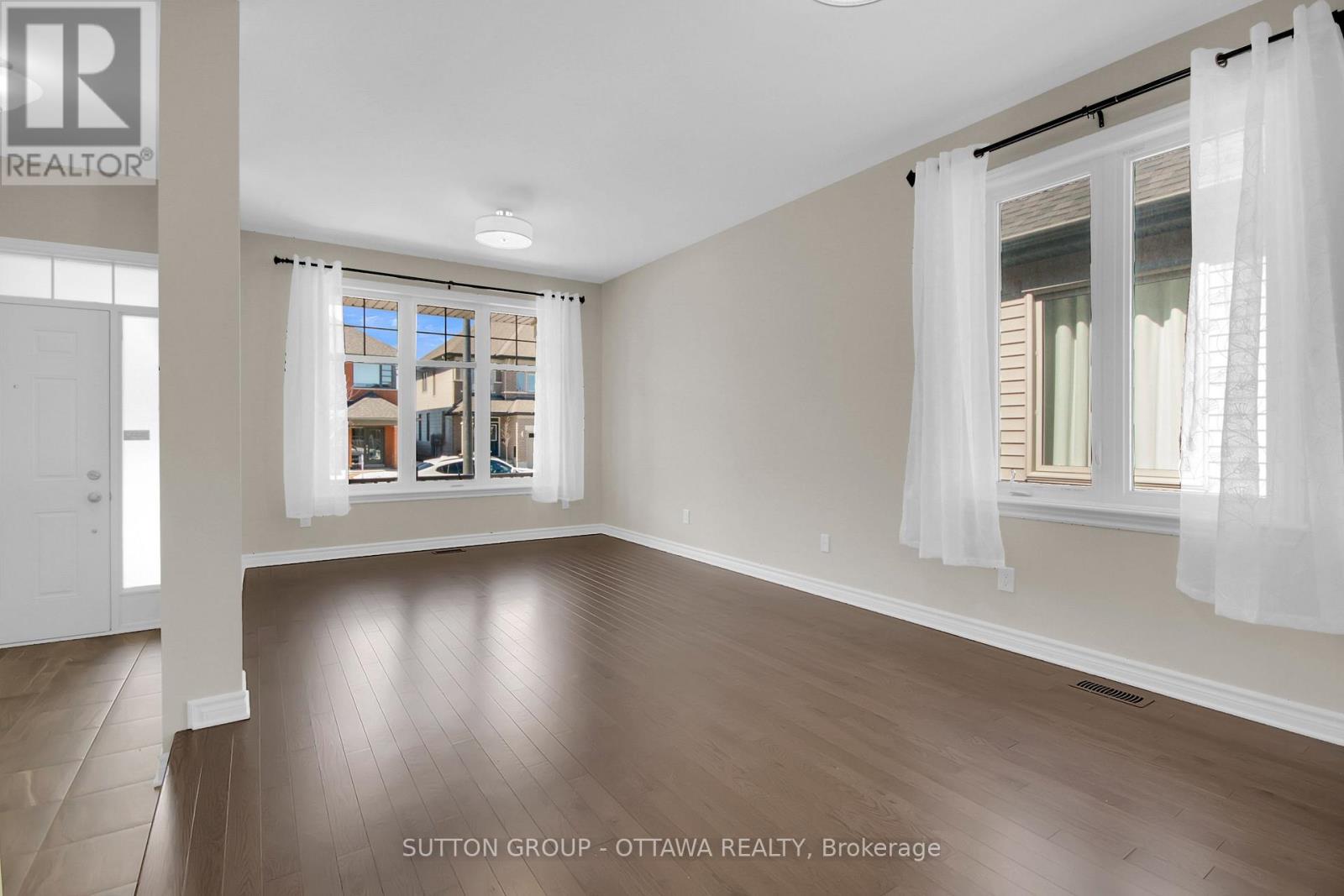 809 Carnelian Crescent, Ottawa, Ontario  K1X 0A8 - Photo 5 - X12295068