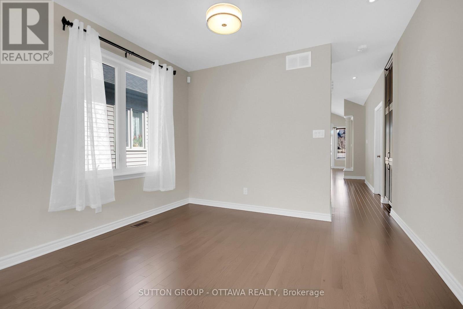 809 Carnelian Crescent, Ottawa, Ontario  K1X 0A8 - Photo 9 - X12295068