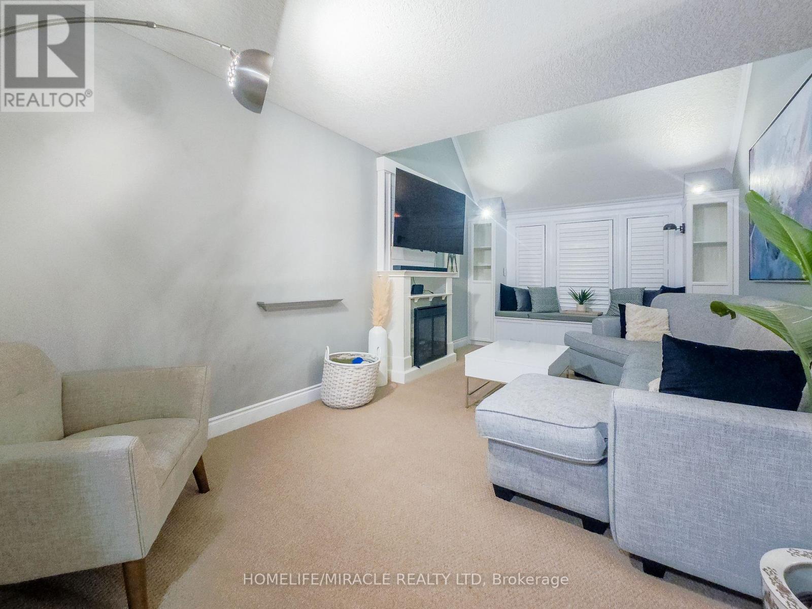 228 Sunny Meadow Court, Kitchener, Ontario  N2N 3R3 - Photo 5 - X12645034