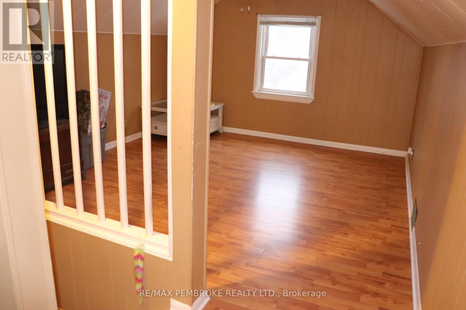 240 Dunlop Street, Pembroke, Ontario  K8A 2P9 - Photo 10 - X12645046