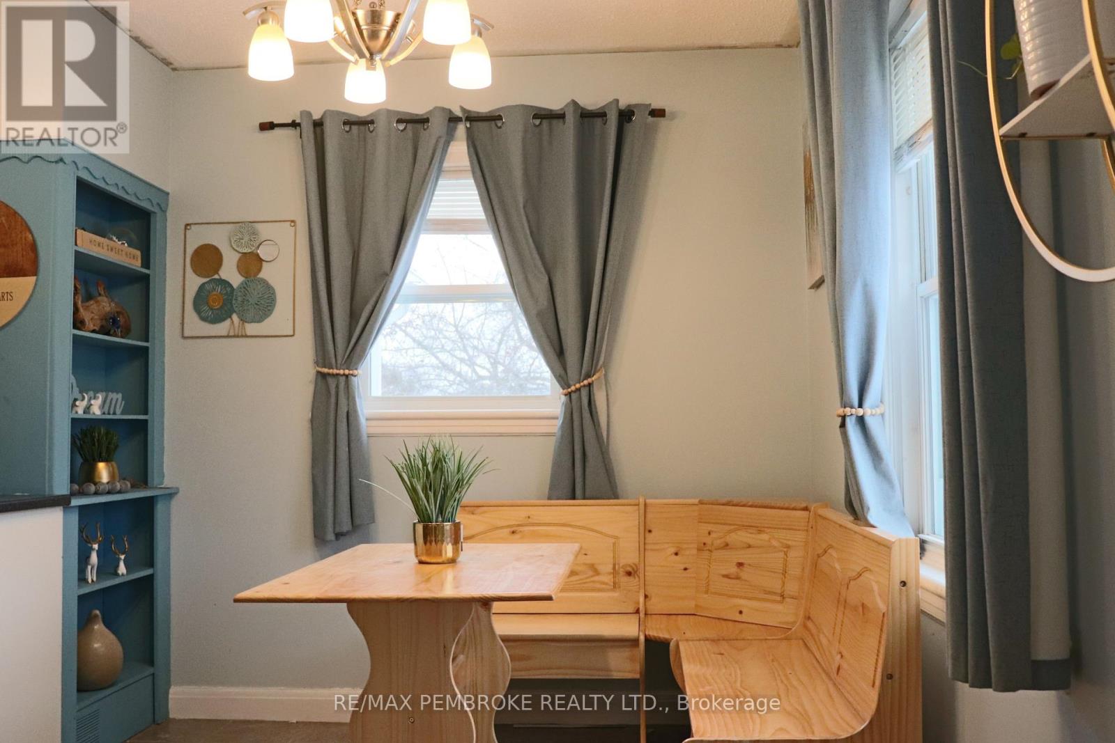 240 Dunlop Street, Pembroke, Ontario  K8A 2P9 - Photo 5 - X12645046