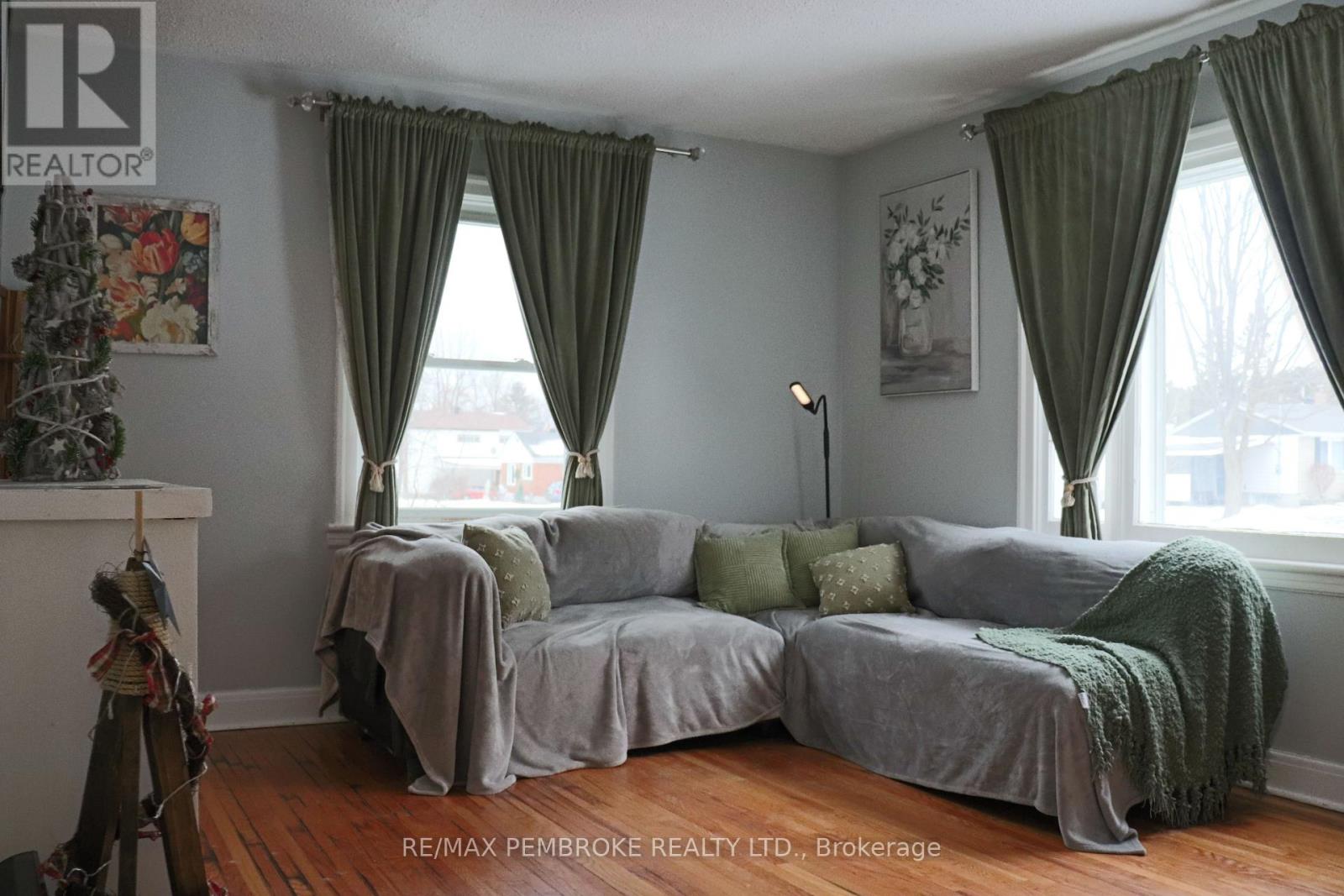 240 Dunlop Street, Pembroke, Ontario  K8A 2P9 - Photo 6 - X12645046