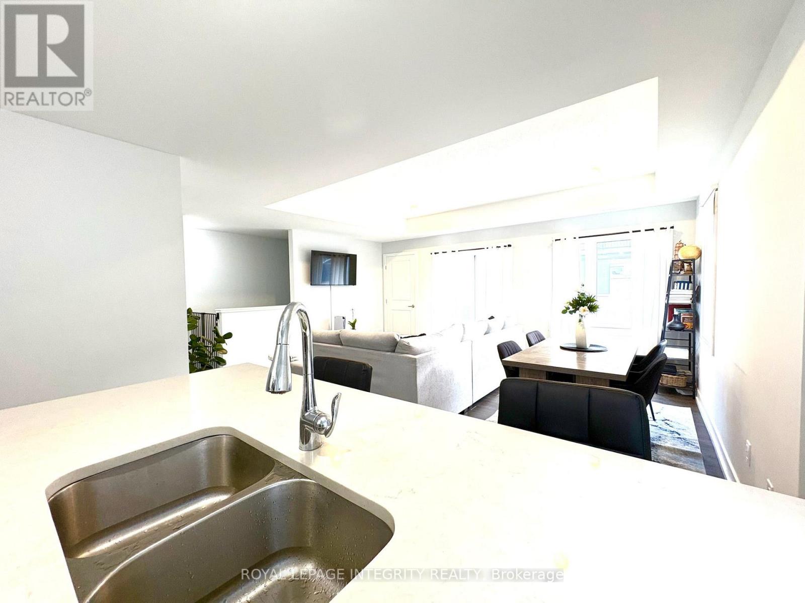 129 - 258 Anyolite Private, Ottawa, Ontario  K2J 7J3 - Photo 5 - X12645060