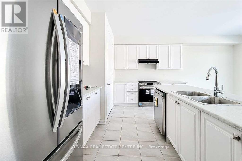 23 Hawick Crescent, Haldimand, Ontario  N3W 0G6 - Photo 12 - X12612614