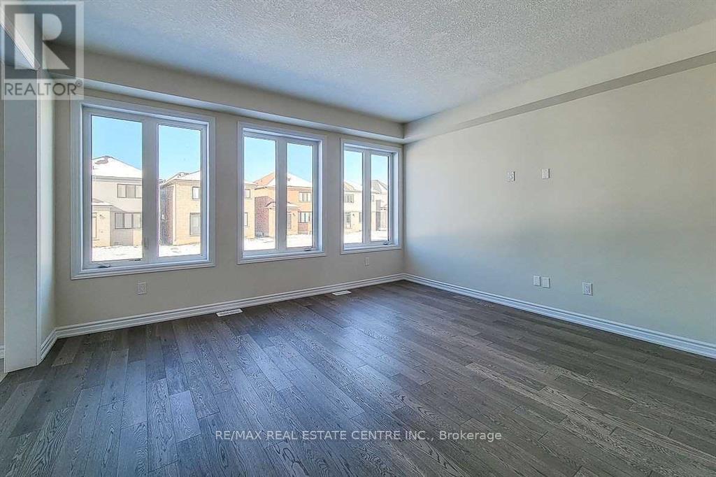 23 Hawick Crescent, Haldimand, Ontario  N3W 0G6 - Photo 8 - X12612614