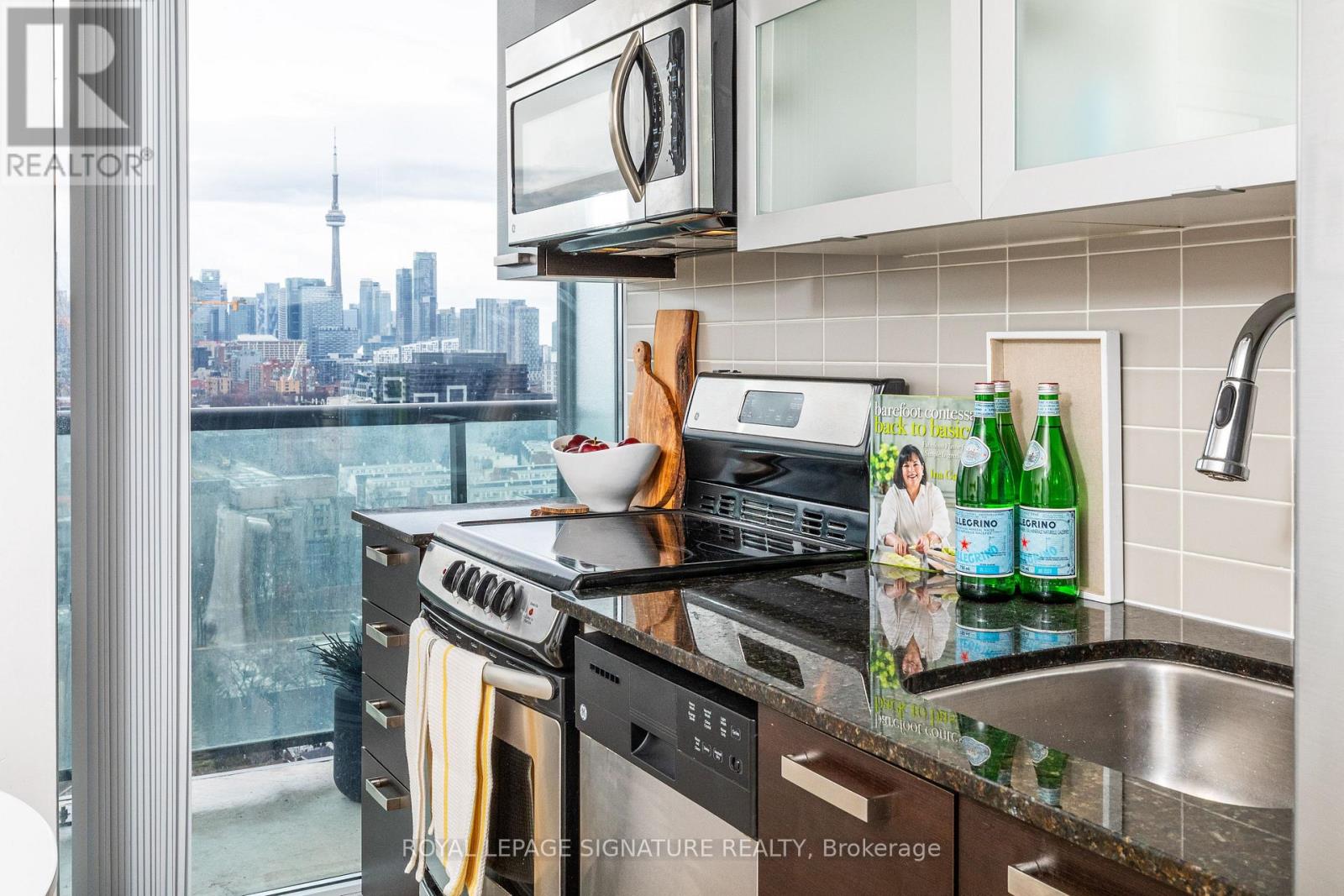 2121e - 36 Lisgar Street, Toronto, Ontario  M6J 3G2 - Photo 4 - C12645072