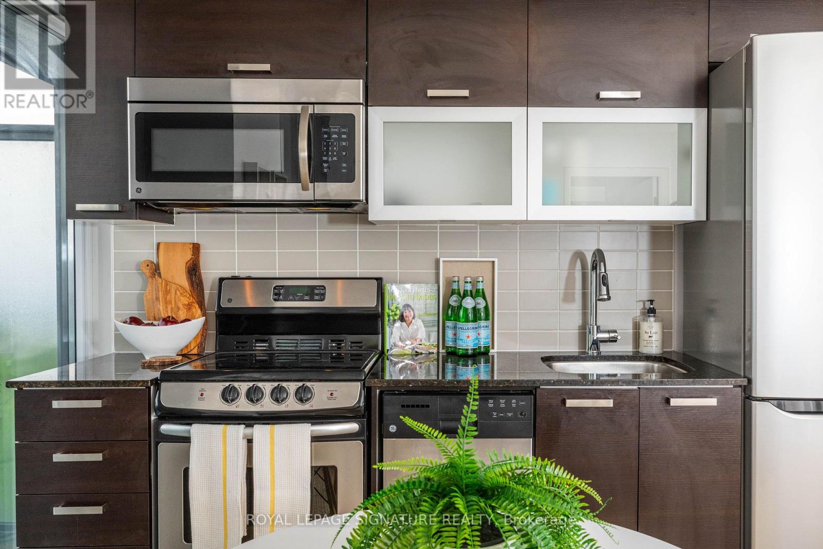 2121e - 36 Lisgar Street, Toronto, Ontario  M6J 3G2 - Photo 5 - C12645072