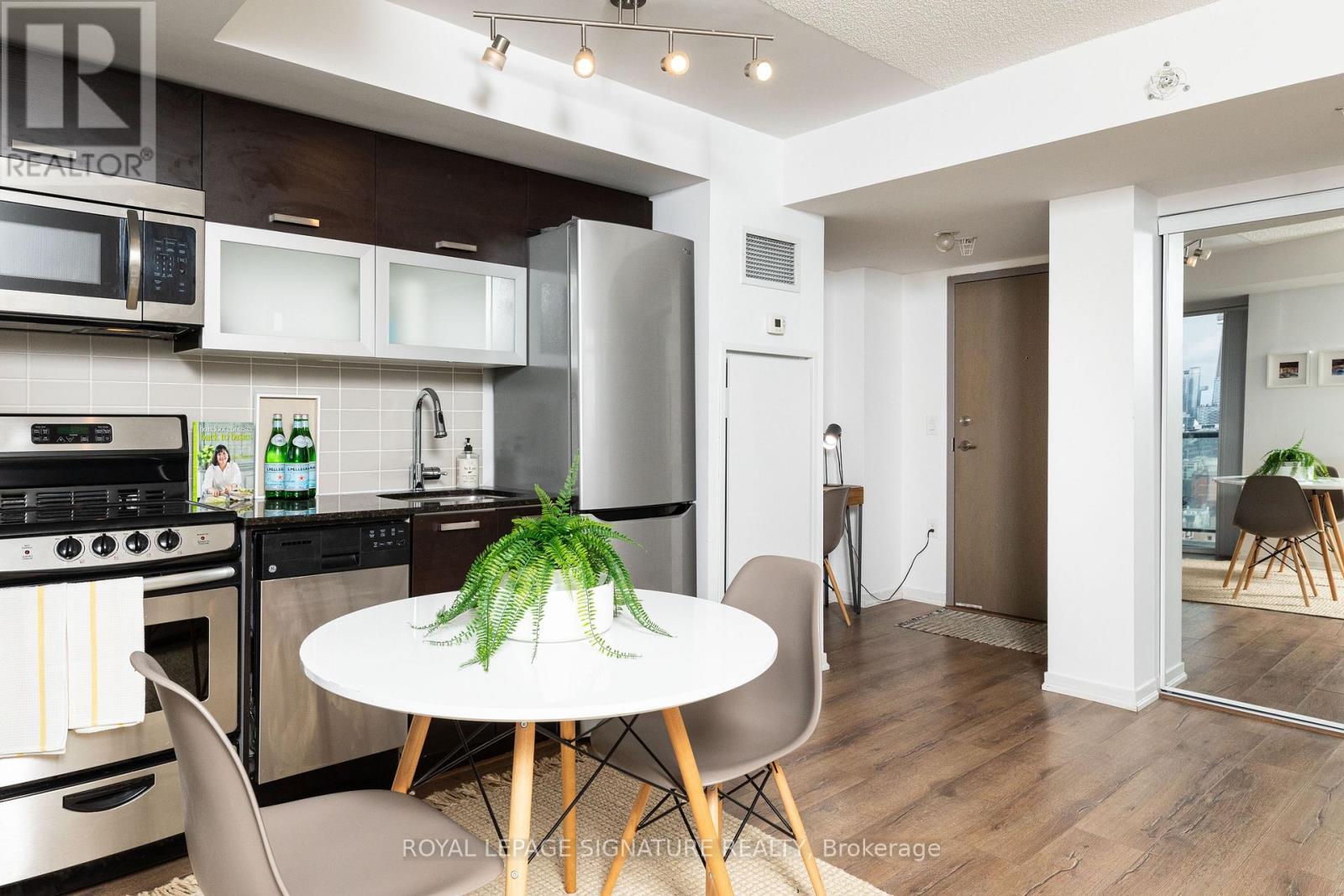 2121e - 36 Lisgar Street, Toronto, Ontario  M6J 3G2 - Photo 7 - C12645072