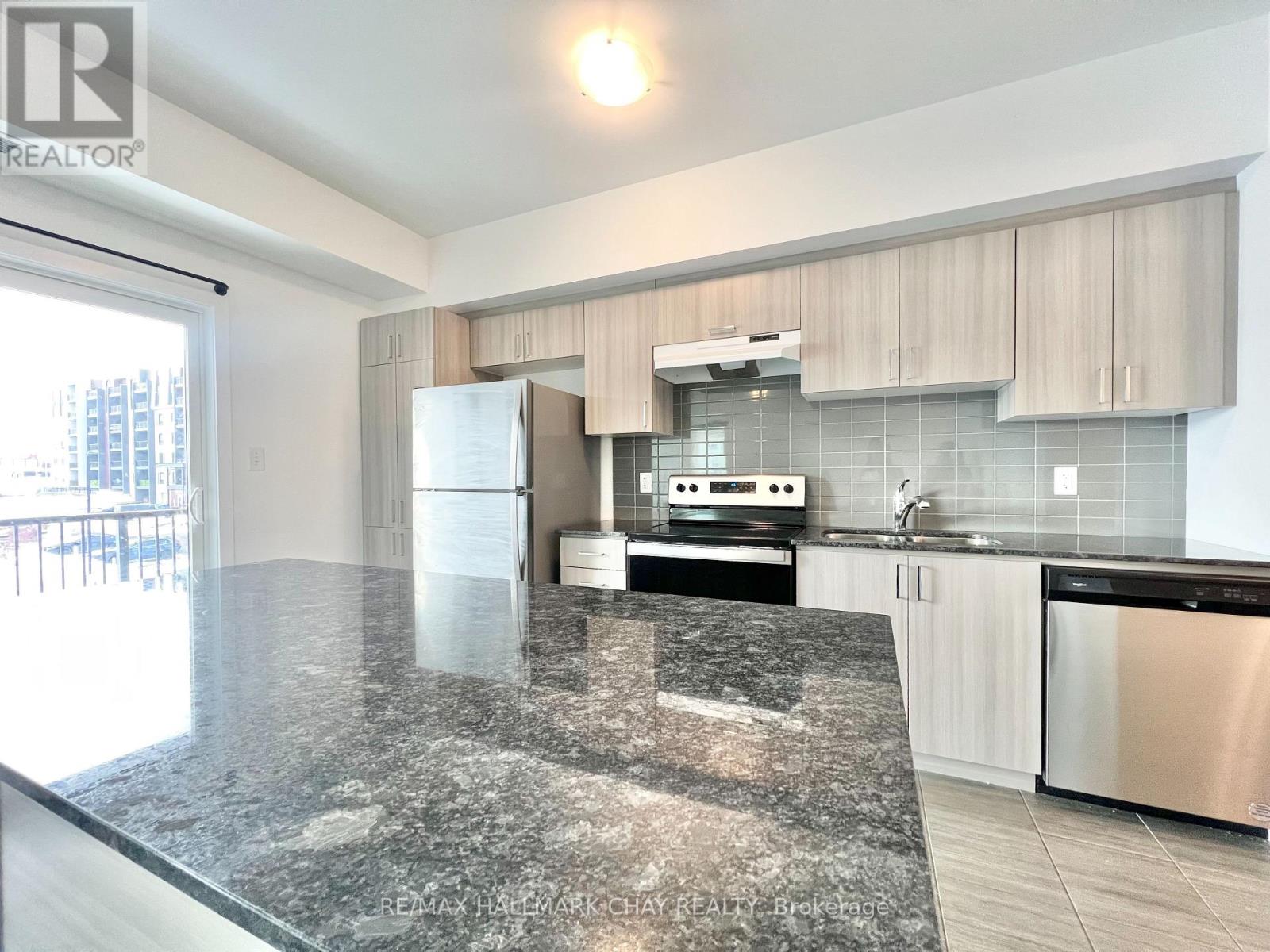 201 - 1 Chef Lane, Barrie, Ontario  L9J 0T1 - Photo 3 - S12645070