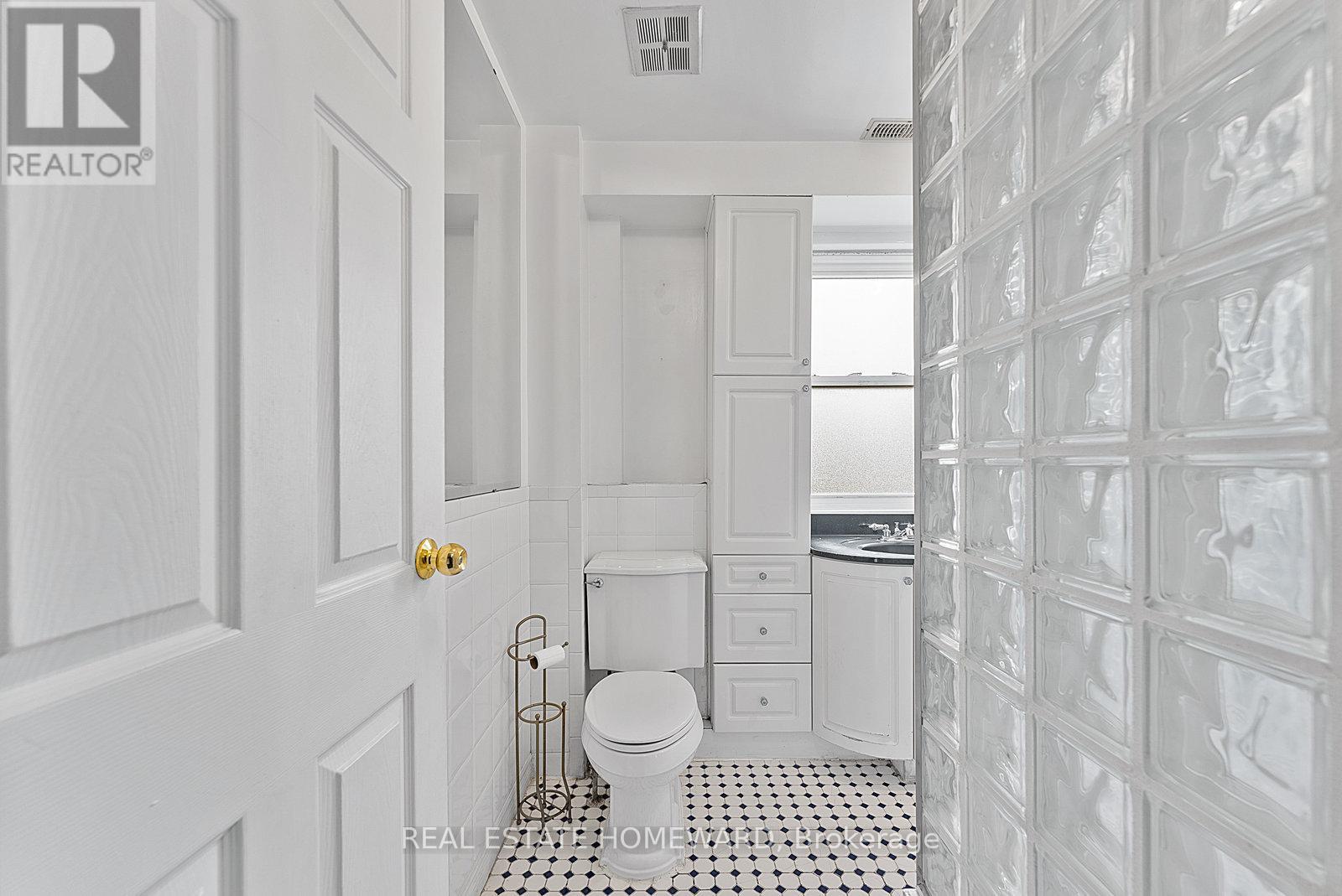 2nd Floor - 983 Victoria Park Avenue, Toronto, Ontario  M4B 2J4 - Photo 17 - E12645078