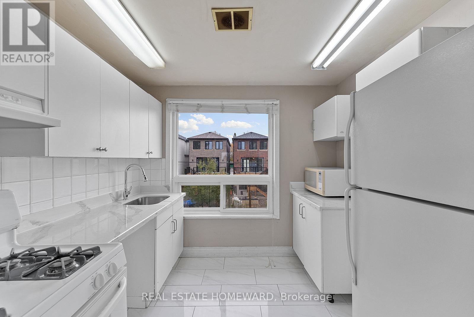 2nd Floor - 983 Victoria Park Avenue, Toronto, Ontario  M4B 2J4 - Photo 7 - E12645078