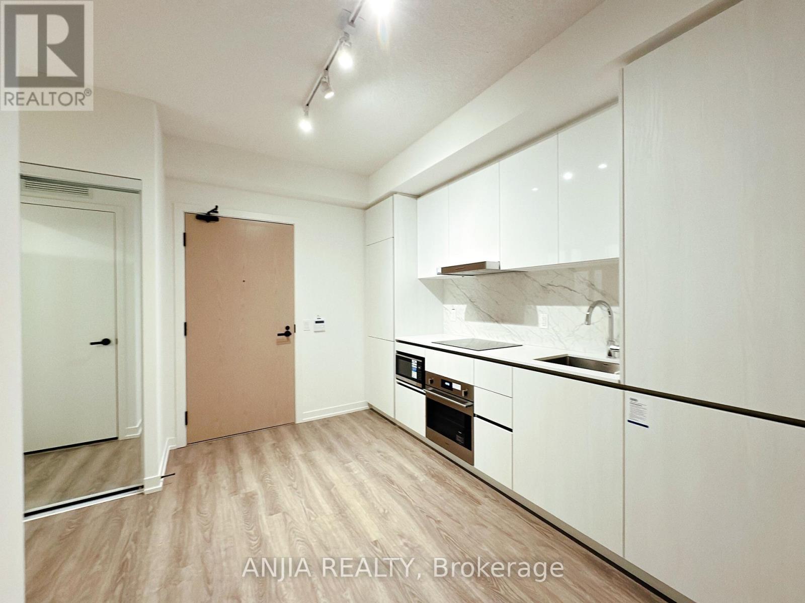 4205 - 8 Interchange Way, Vaughan, Ontario  L4K 0R2 - Photo 3 - N12629140